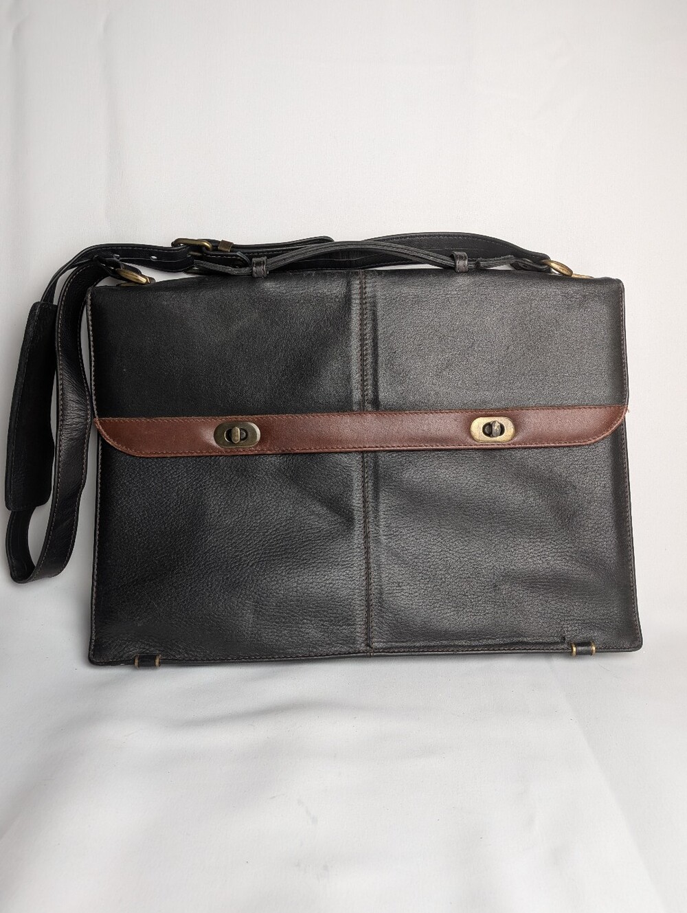 Leather Messenger Bag Black Color Made In Canada Office Work Wear Classic